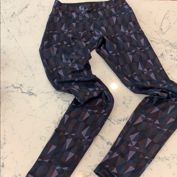 Lululemon yoga pants - size 4 - Picture 2 of 6